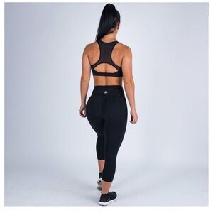 NWOT! Muscle Nation: 7/8 Scrunch Bum Leggings (Black)